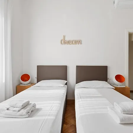 Roomy Apartment Duomo & San Babila Milan Exterior photo