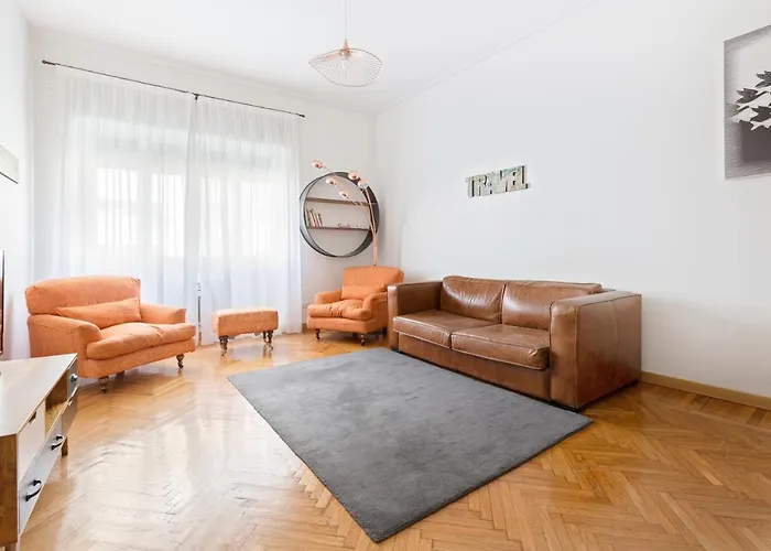 Roomy Apartment Duomo & San Babila